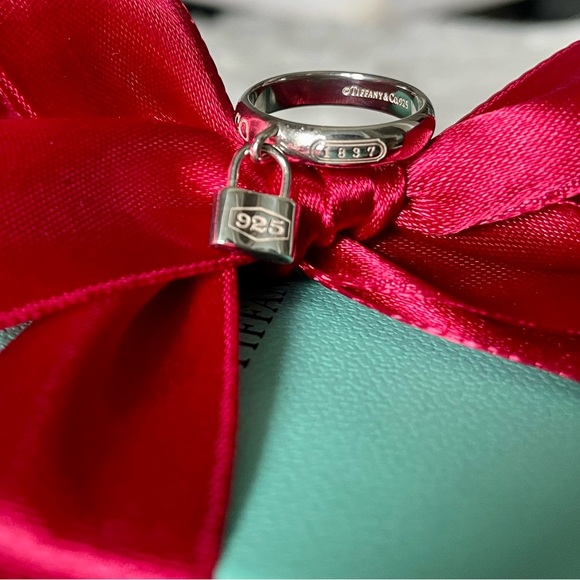 Tiffany and Co. Lock Ring - Picture 4 of 15